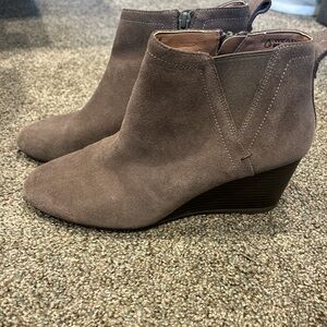 Vionic Paloma Booties Wedge Women’s Size 9 Taupe Brown New